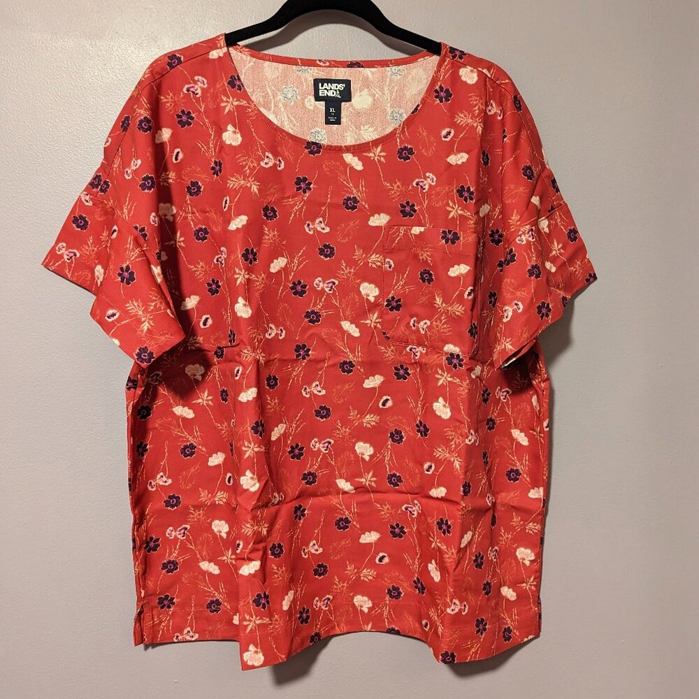 NWOT Lands' End Floral Scoop Neck t-shirt with Pocket - Red, XL/18